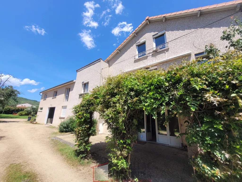 Exterior - 8-Piece House with Pool in Les Martres-de-Veyre