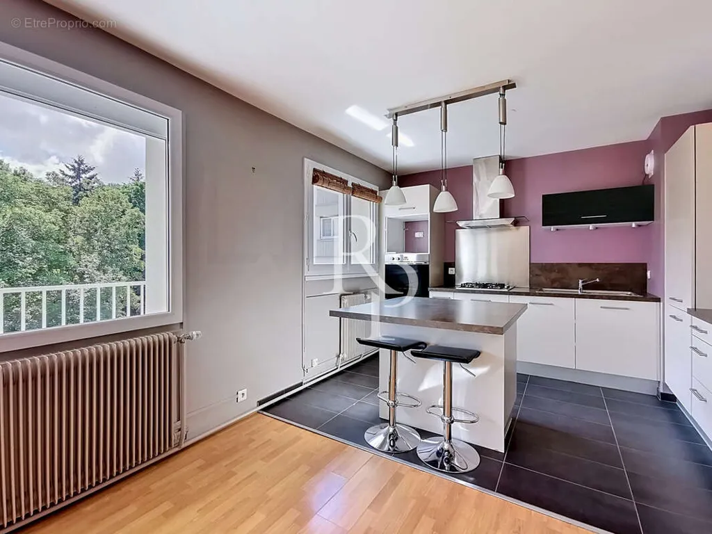 Köök - 3-Bed Apartment with Balcony in Green Park