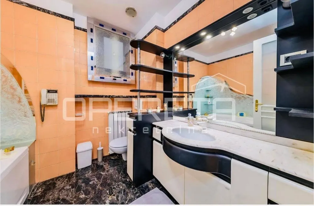 Vannitoad - Spacious Apartment with City View in Zagreb Centre