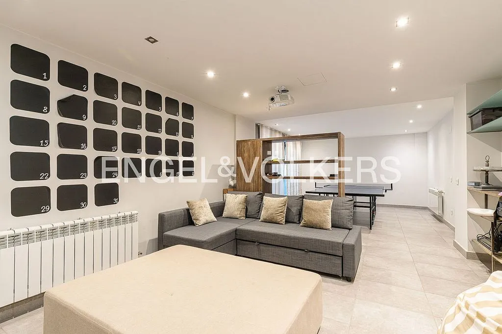 Chalet with Pool and Terrace in Aravaca