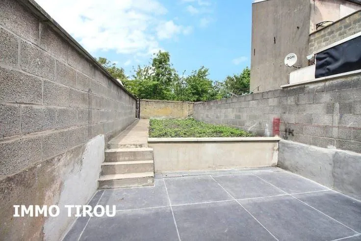Jardin - Maison Rénovée avec Terrasse dans un Cadre Calme