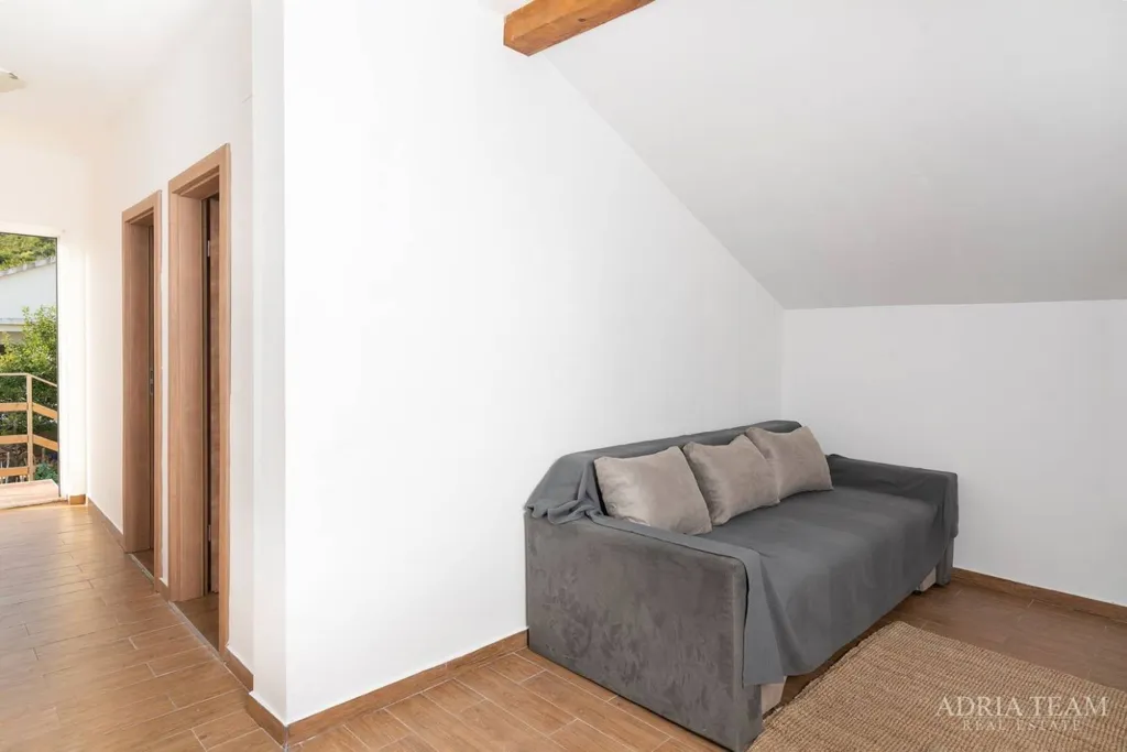 Stanze - Apartment House with Pool in Posedarje