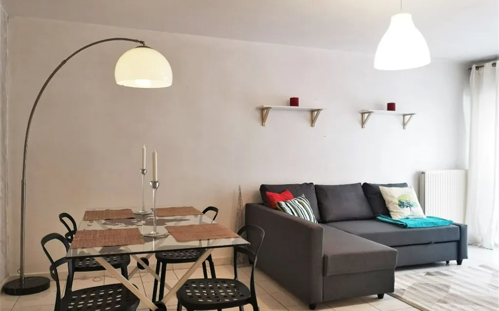 Séjour - Appartement en rez-de-digue avec parking à Toulouse