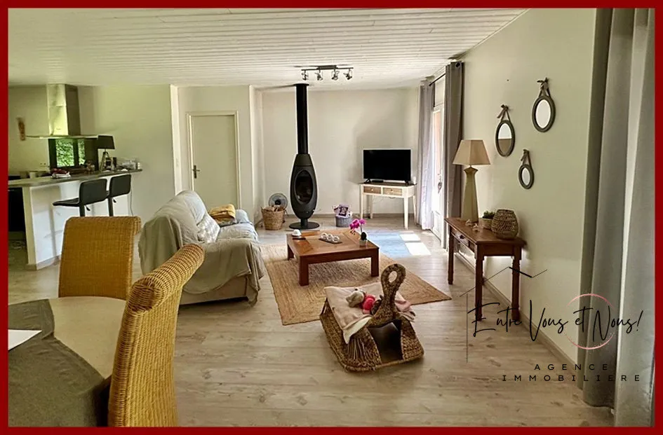 Séjour - Maison 2 Chambres avec Grand Jardin à Noaillan