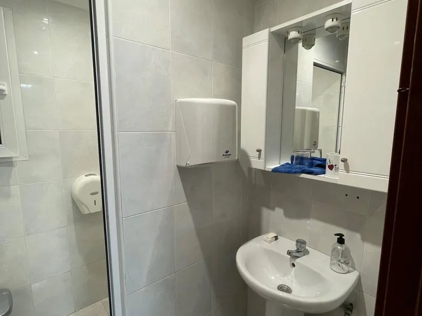Salles de bain - Office Space with Lift in Central Albacete