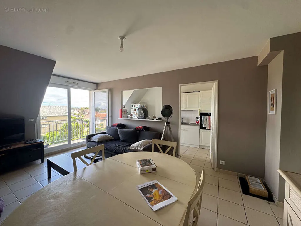 Salle à manger - Appartement T3 avec Balcon à Ouistreham