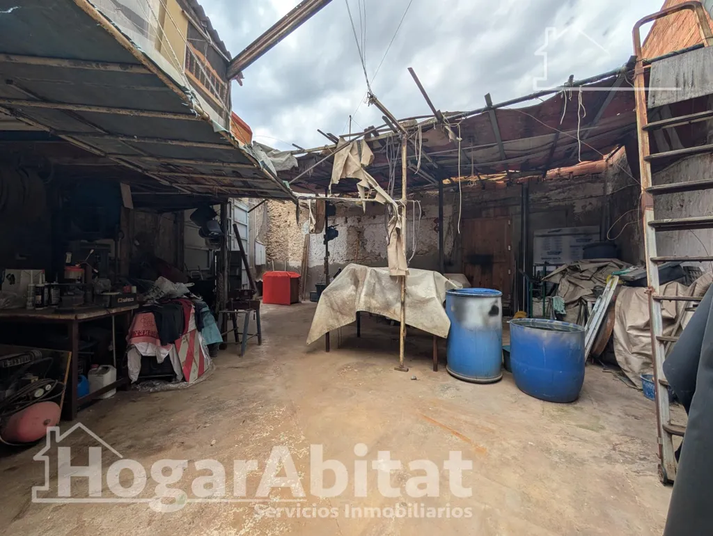Giardino - Urban Plot with Workshop in San Gabriel