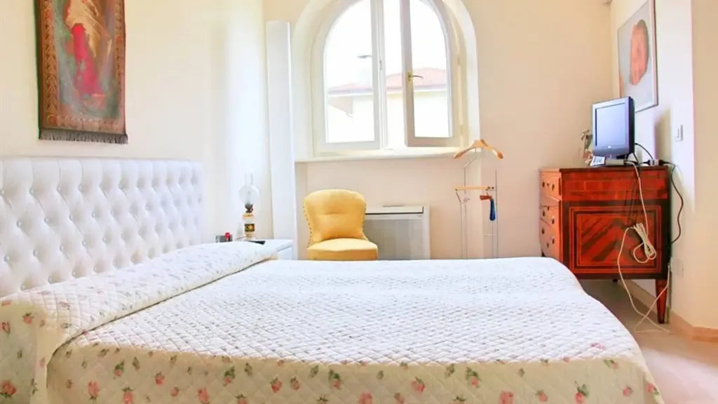 Magamistoad - Bifamiliar Villa with Seafront Proximity in Forte Dei Marmi