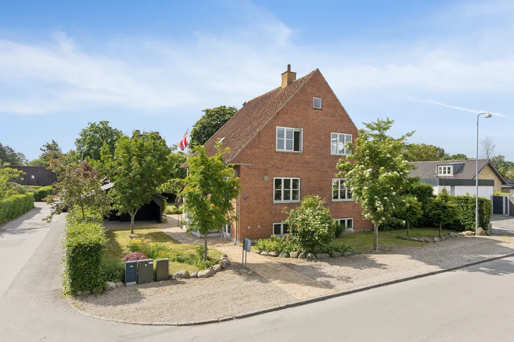Extérieur - Classical Villa with Architect-Designed Garden in Odense