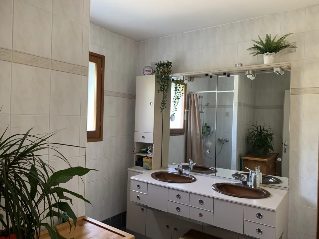 Salles de bain - Maison 5 Chambres avec Vue Panoramique à Vimines