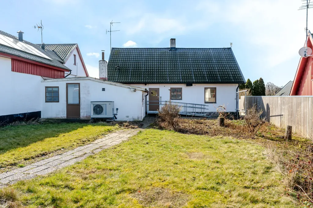 Aed - Renovation-Ready House in Grönby, Söderslätt