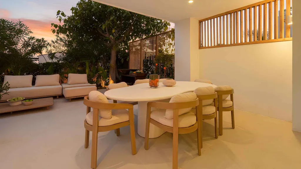 Terrasse - Corner Semi-Detached Villa with Pool in Marbella