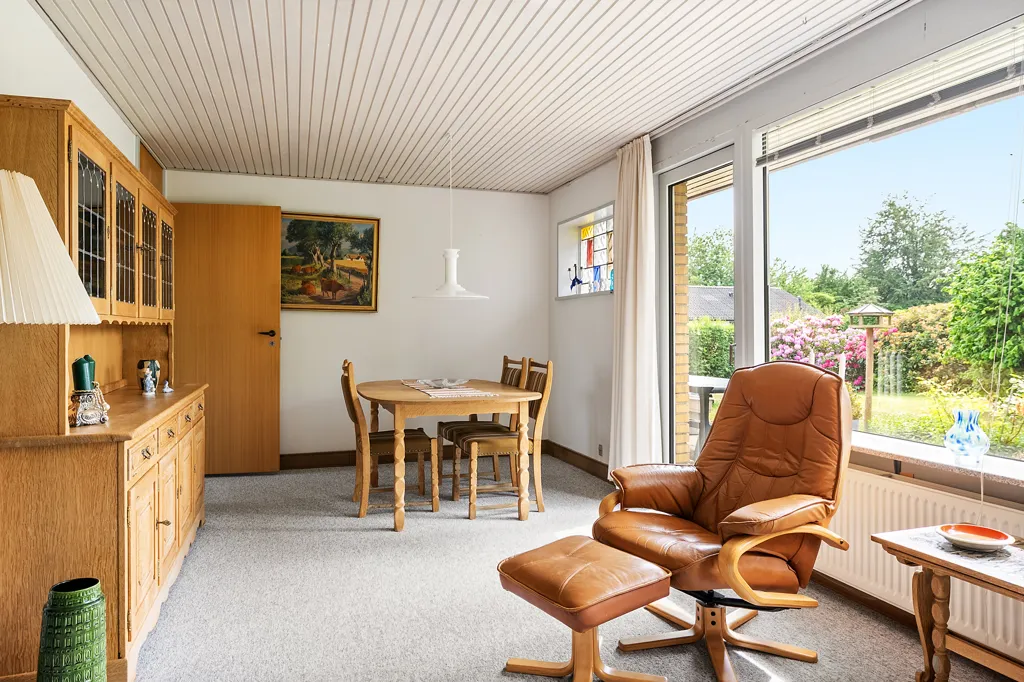 Bureau - 1976 Villa with Garden in Svendborg