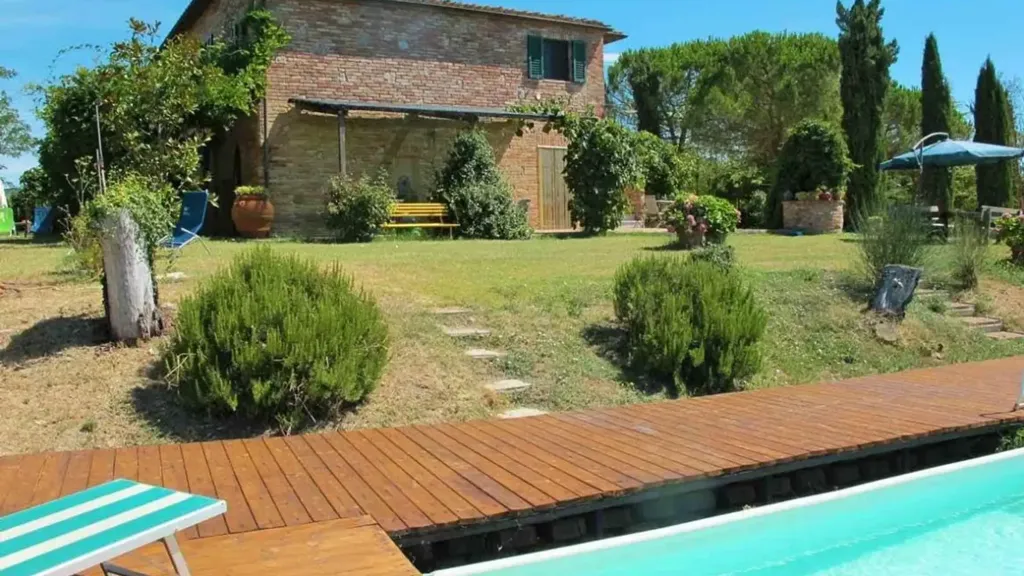 Bassein - Rustic Tuscan Farmhouse with Pool near Siena
