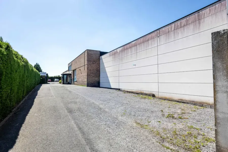 Extérieur - Ensemble Professionnel avec Bureaux et Entrepôt à Wavre