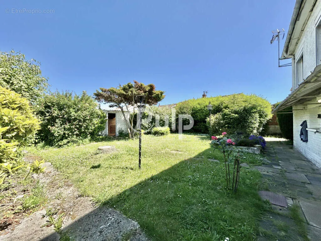 Jardin - Maison Plain Pied avec Sous-Sol à Isbergues