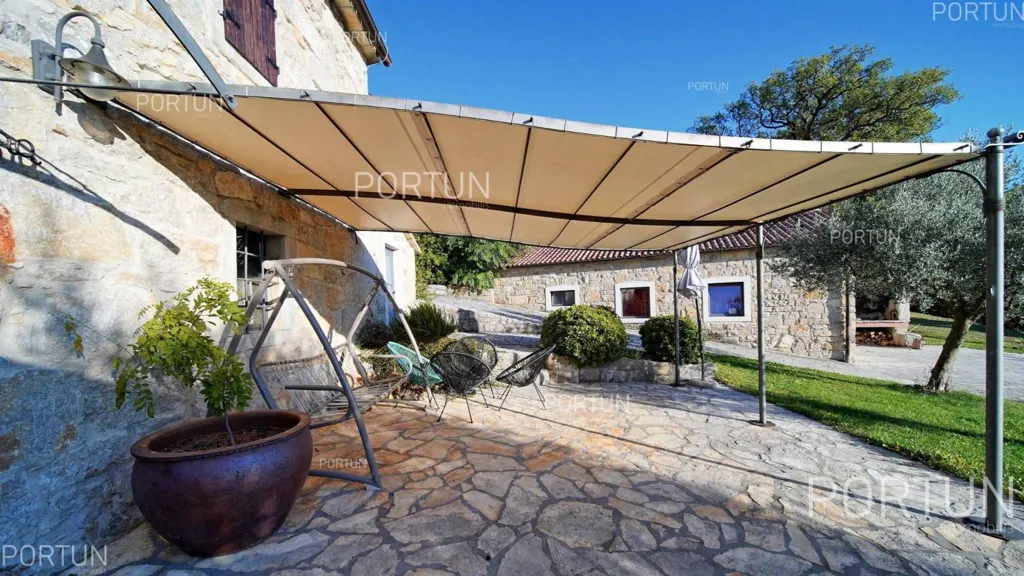 Terrasse - Renovated Estate with Panoramic Views in Lupoglav