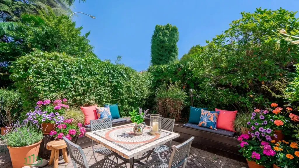 Terrasse - Armed Bilocale with Private Patio in Bologna