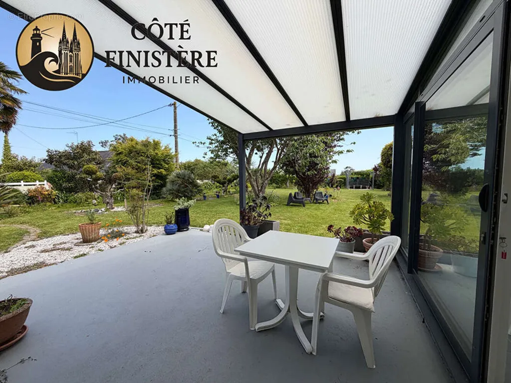 Terrasse - Maison de Plain-Pied avec Jardin à LOCTUDY