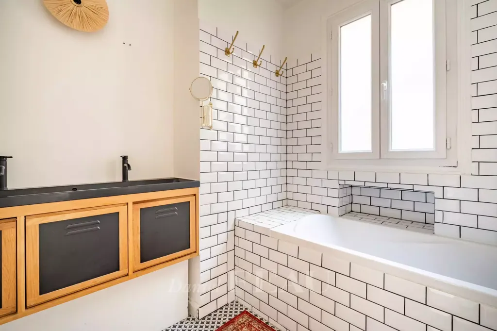 Bathrooms - Dual-Aspect Apartment in Denfert Rochereau