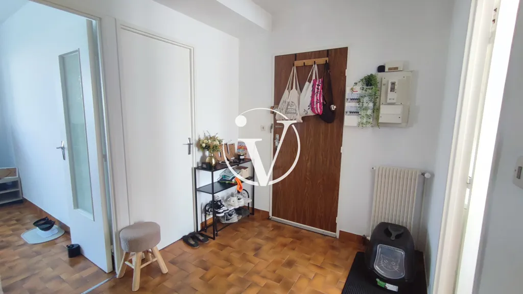 Esik - Ground Floor Flat with Balcony in Vendôme