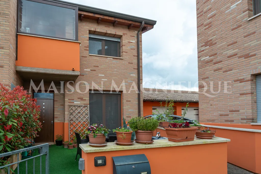 Exterior - Semi-detached House with Solar Panels in Argenta