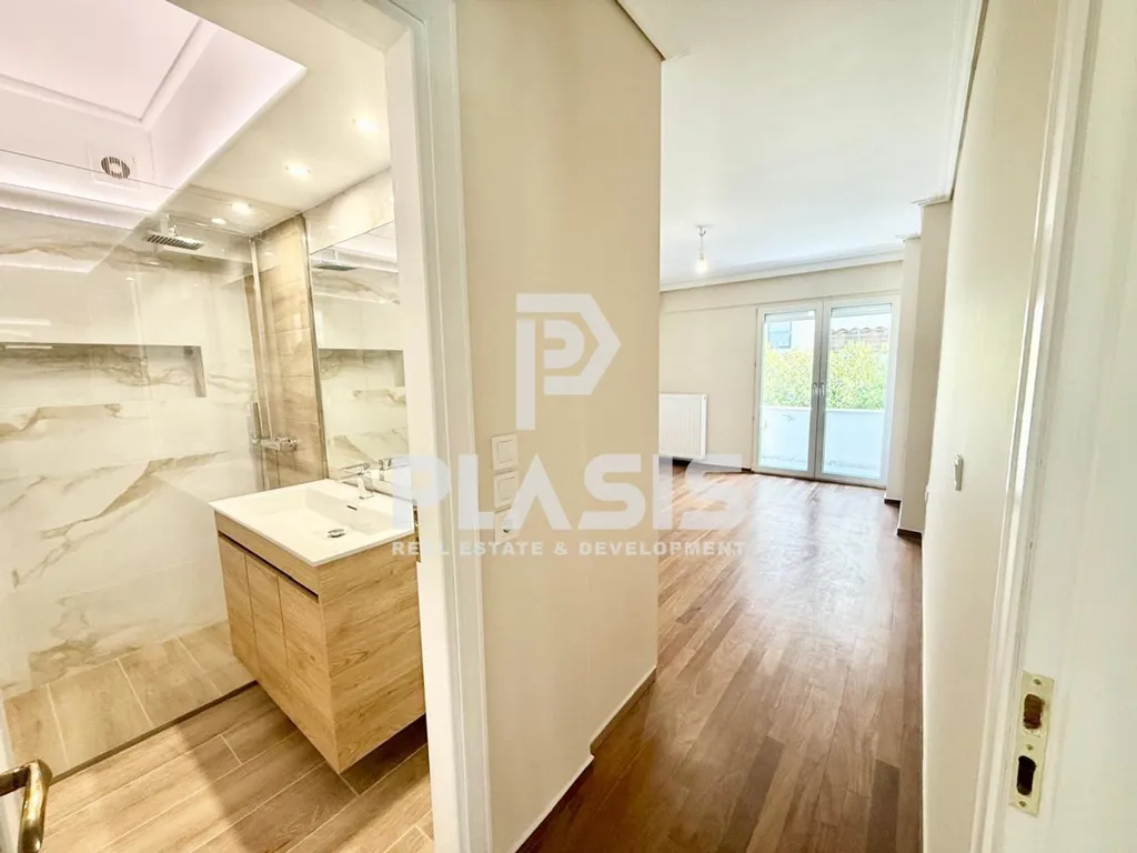 Entrée - Renovated Apartment with Balcony in Glyfada
