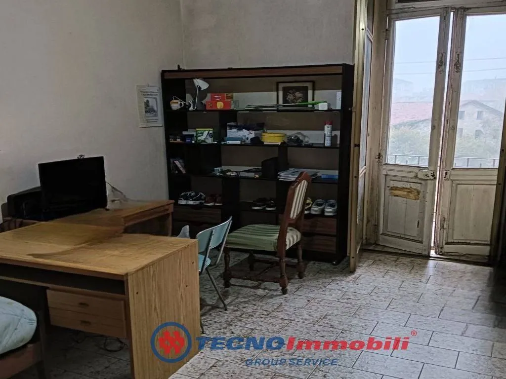 Bureau - Apartment with Balconies in Turin