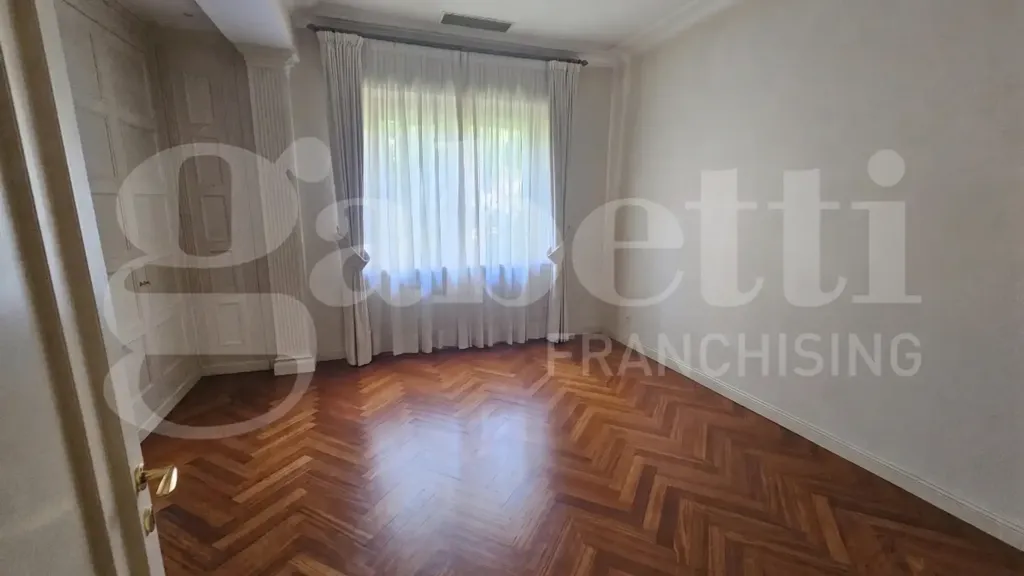 Pièces - Classical Villa with Garden in Brescia