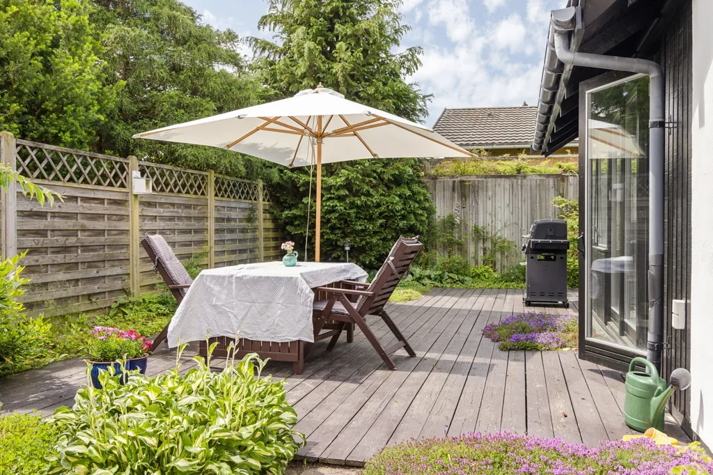 Terrass - Fenced Villa with Garden in Hillerød