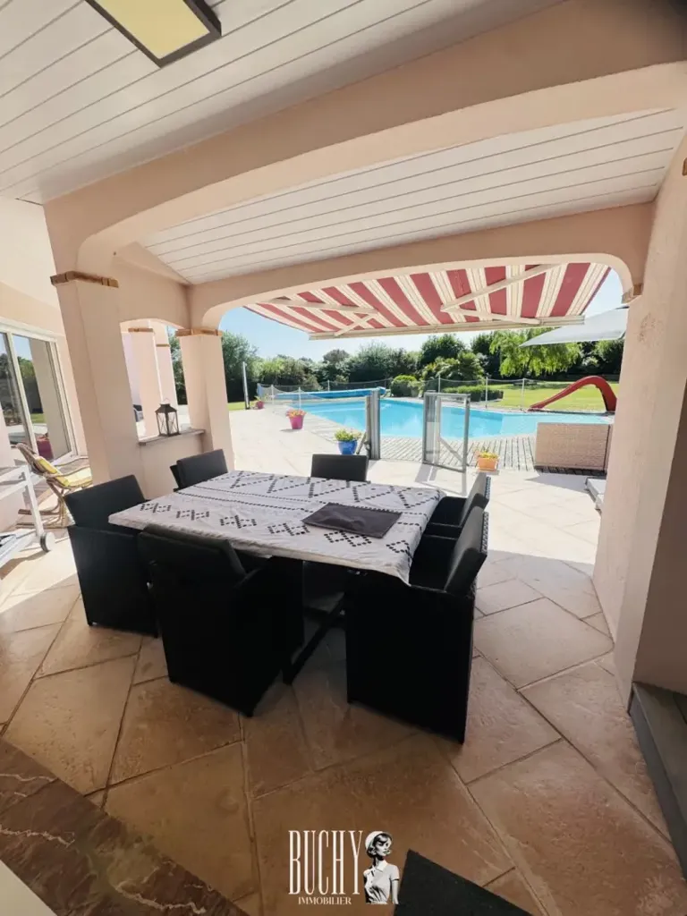 Terrasse - Villa avec Piscine à Château d'Olonne