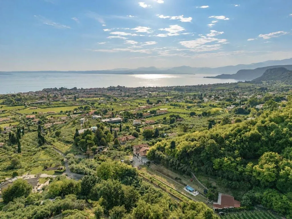 Õhuvaade - Historic Rustic House with Lake View in Bardolino