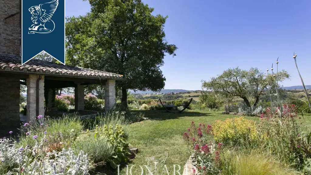 Aed - Rustic Farmhouse with Pool in Todi