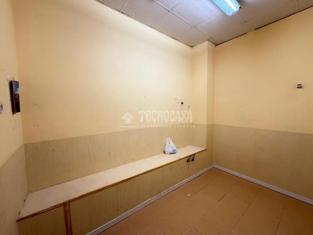 Pesuköök - Commercial Space in Cerro Amate, Sevilla