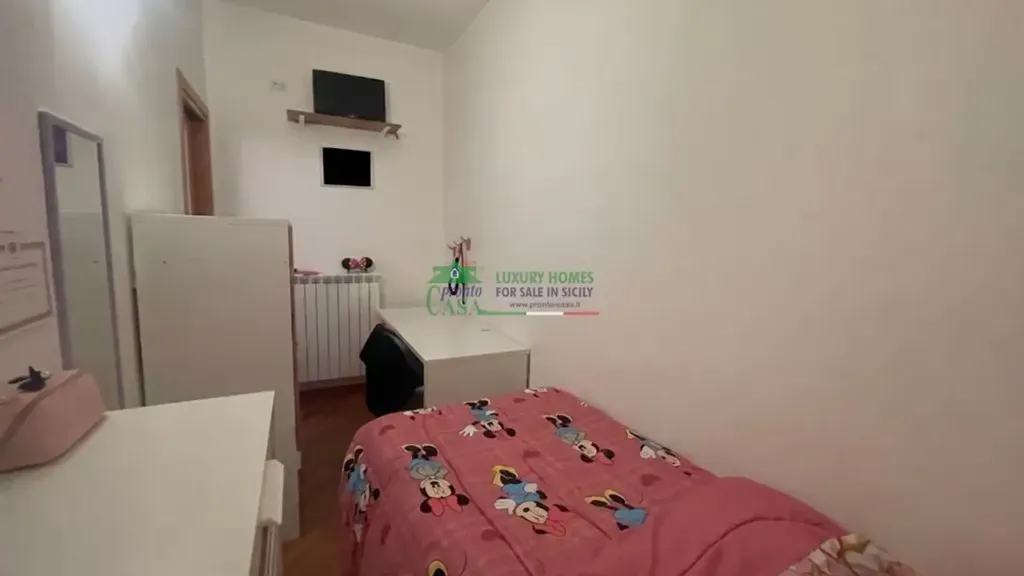 Magamistoad - Fully Rented 3-Storey House in Ragusa