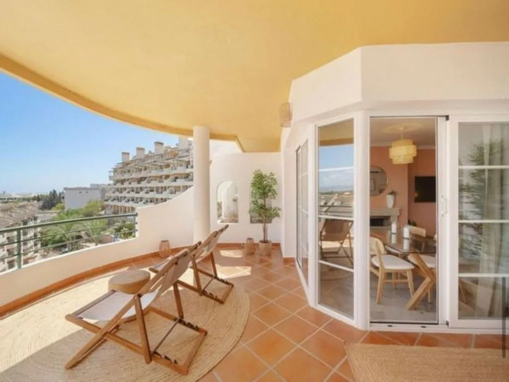 Terrasse - Apartment with Pool in Nueva Andalucía Centre