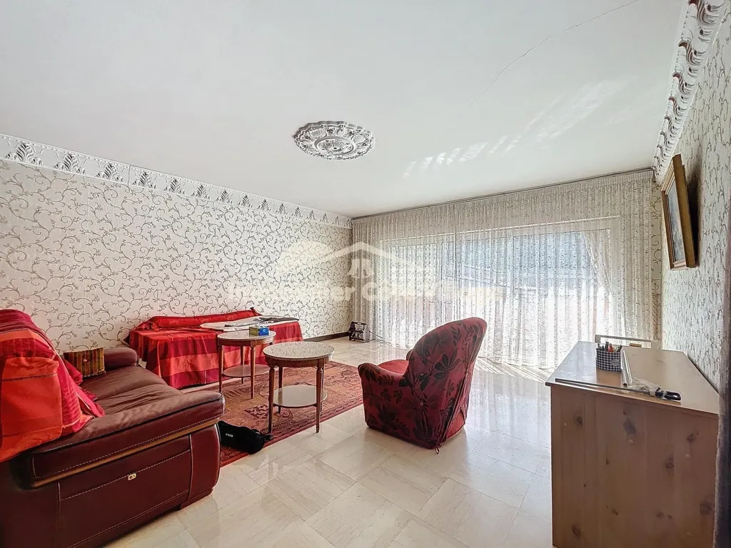 Salón - Apartment with Garden and Pool in Drap Centre