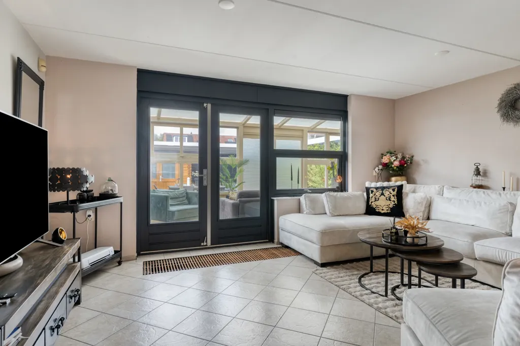 Elutuba - Corner House with Private Driveway in Hoorn