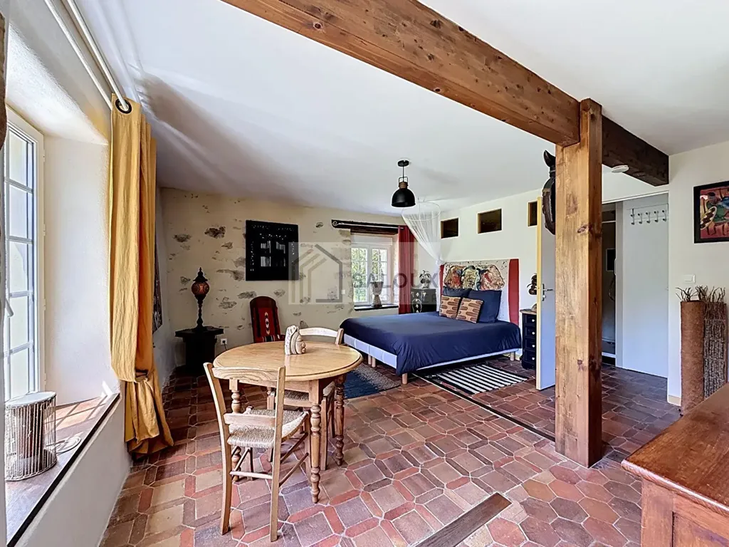 Salle à manger - Ancienne Chaumière avec Jardin dans un Hameau d'Ambon