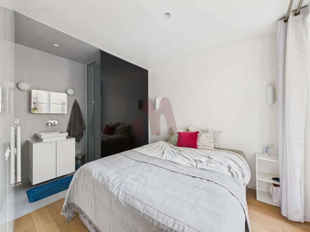 2-toaline korter asukohas Paris-10e