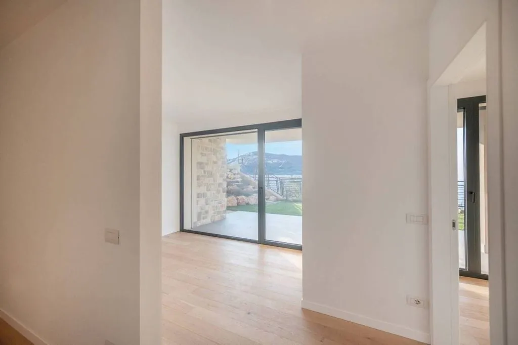 Pièces - Luxury Apartment with Pool in Torri del Benaco