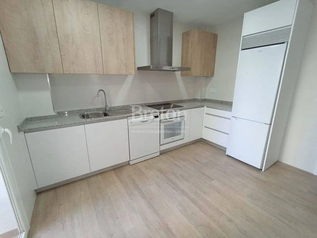 Kitchen - Modernised Flat with Balcony near University