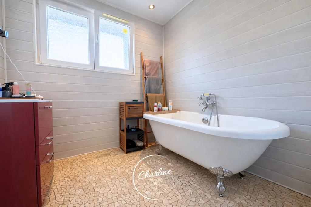 Salles de bain - Maison F5 avec Jardin et Entrée Indépendante