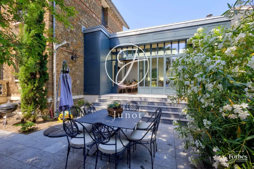 Terrass - House with Pool in Saint-Cloud