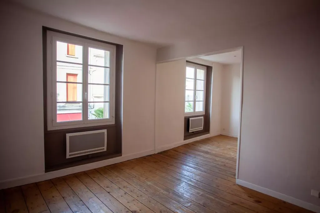 Rooms - Duplex Apartment with Central Location in Rochefort