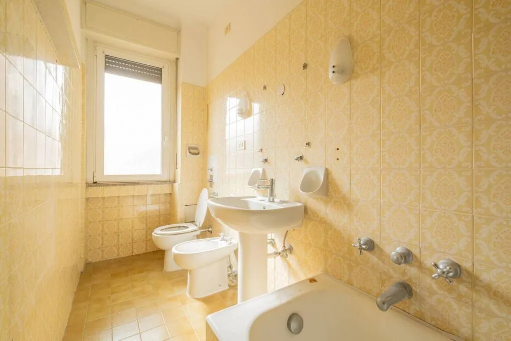 Bathrooms - Luxury Flat to be Restructured in Milan