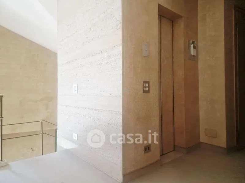 Esik - Spacious Apartment with Private Lift in Vigevano
