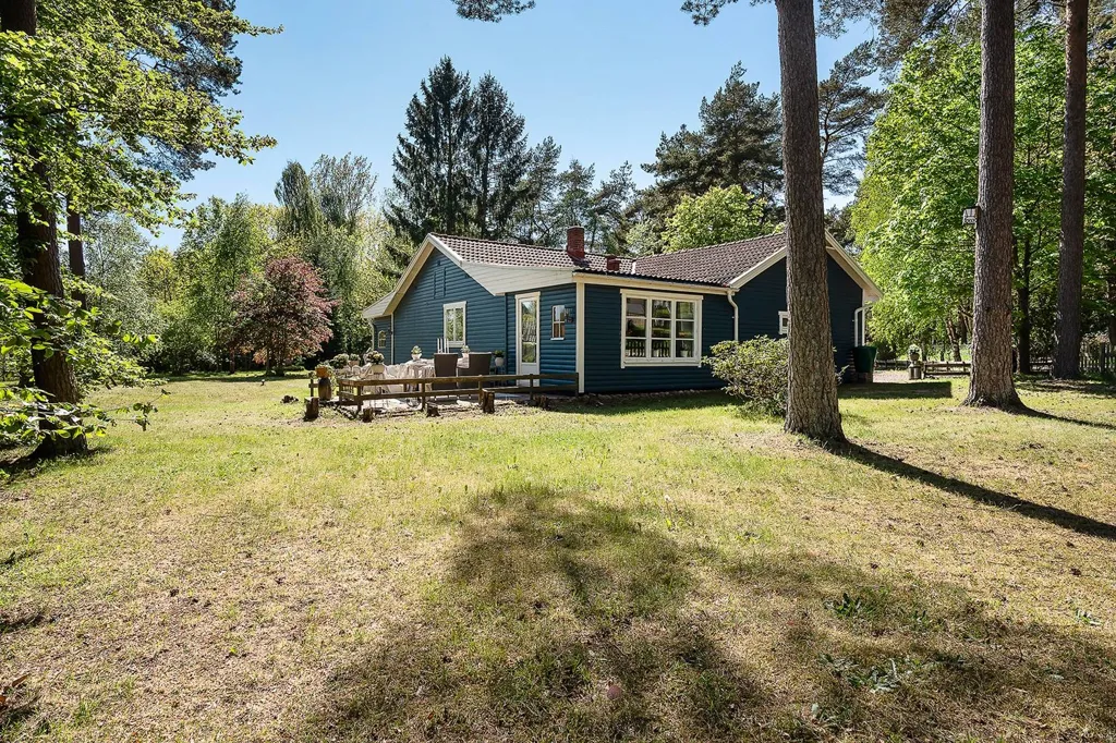 Aed - Villa with Mature Garden in Fältvägen