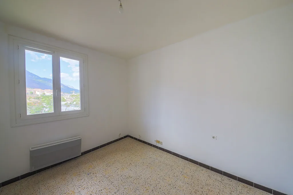Pièces - Appartement T3 avec Vue Montagne à Corte
