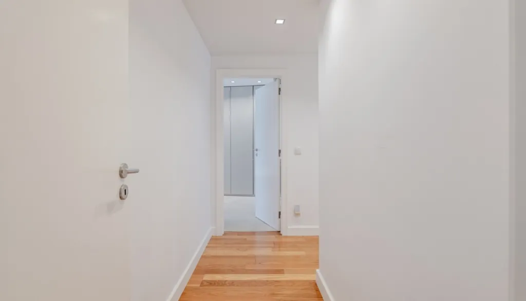 Hallway - Luxury 4-Bedroom Apartment in Foz do Douro